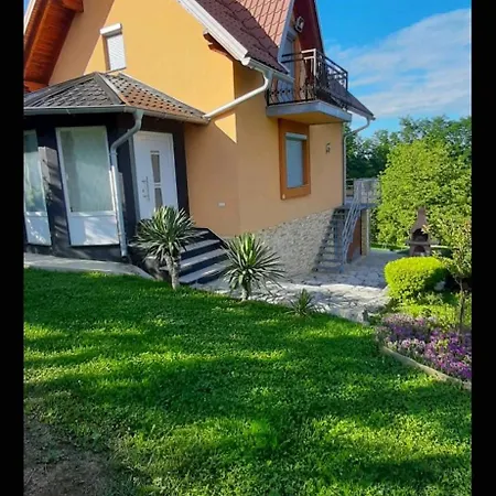 Сasa de vacaciones Vikendica-sana